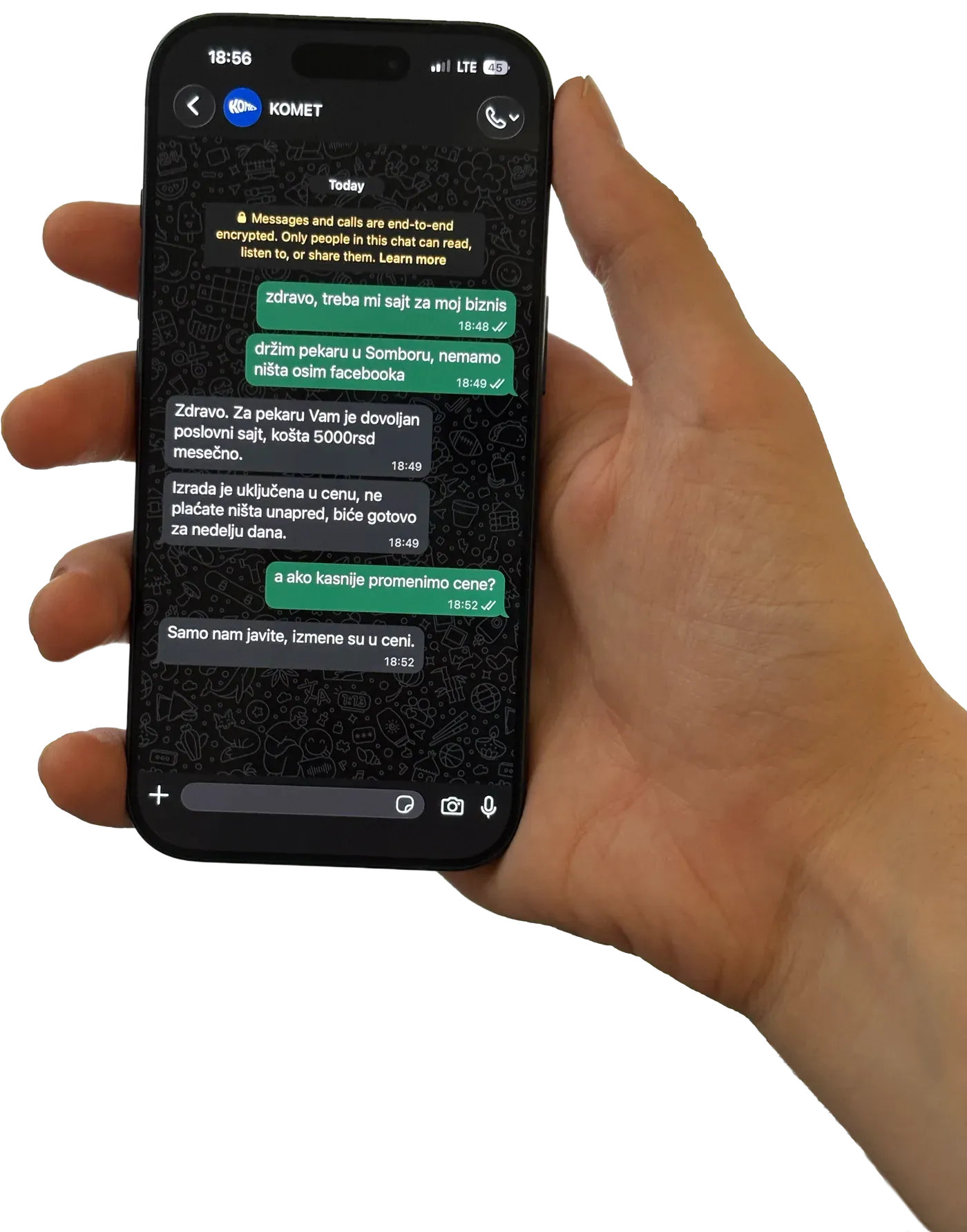 Ruka drži telefon sa otvorenim razgovorom sa Kometom o izradi sajta za pekaru